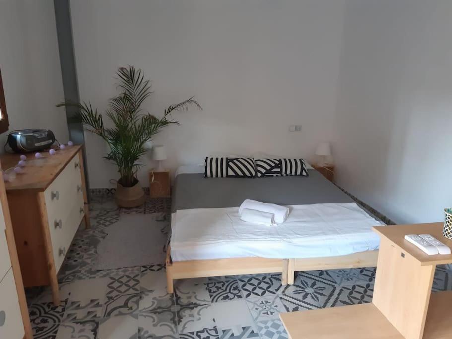 Precioso Apartamento Con A/A En Ruzafa Con Terracita Privada Y Acceso A Un Jardin, Para 2-3 Personas Valencia Ngoại thất bức ảnh